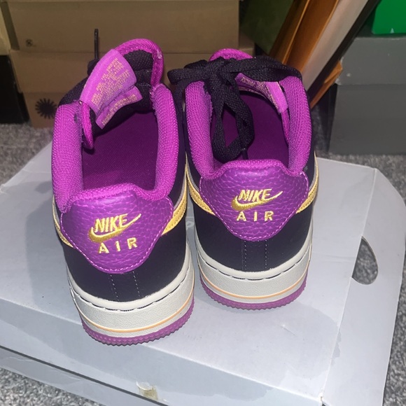 Nike Air Force 1s size 5 in big kids - Picture 6 of 8